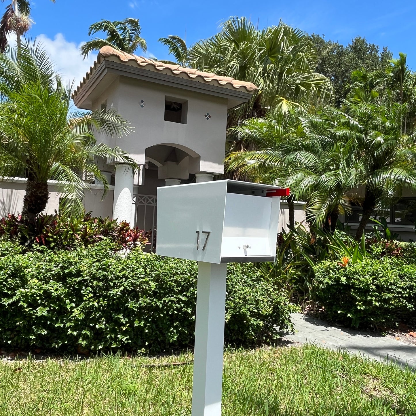 NEW!!!!   QUICK SHIP UptownBox in ARCTIC WHITE on WHITE - Modern Mailbox