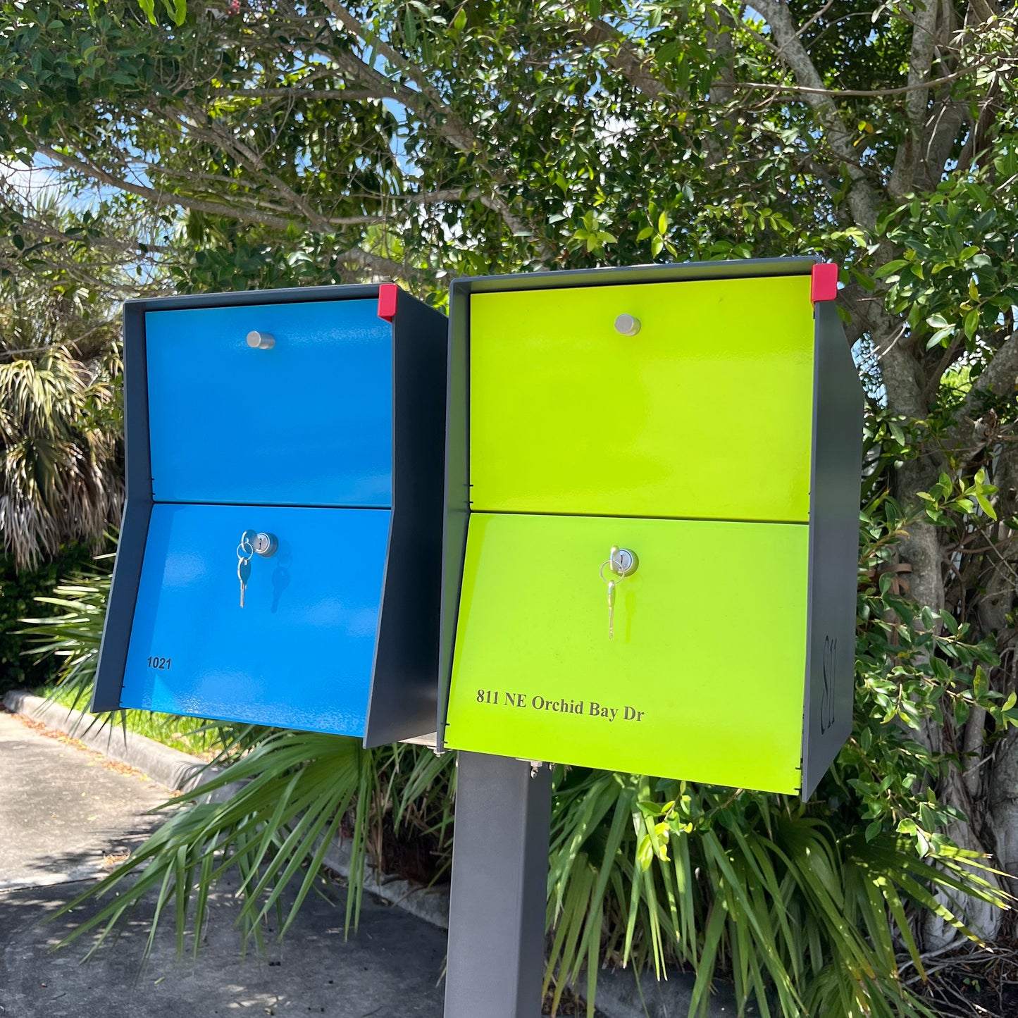 Retrobox / UptownBox Optional Double Mount Mailbox Pole Bracket
