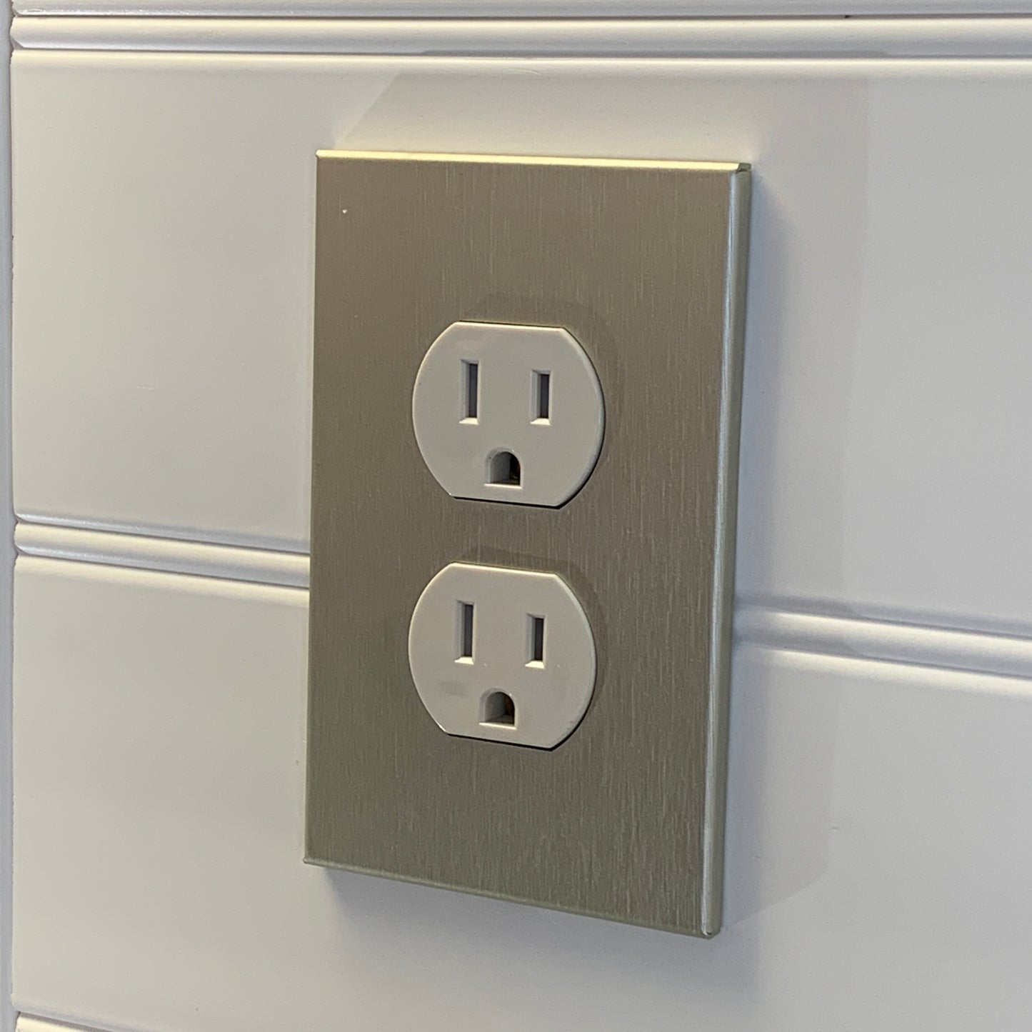 CleanPlate Classic Wall Plate in Midcentury Gold | Electrical Outlet