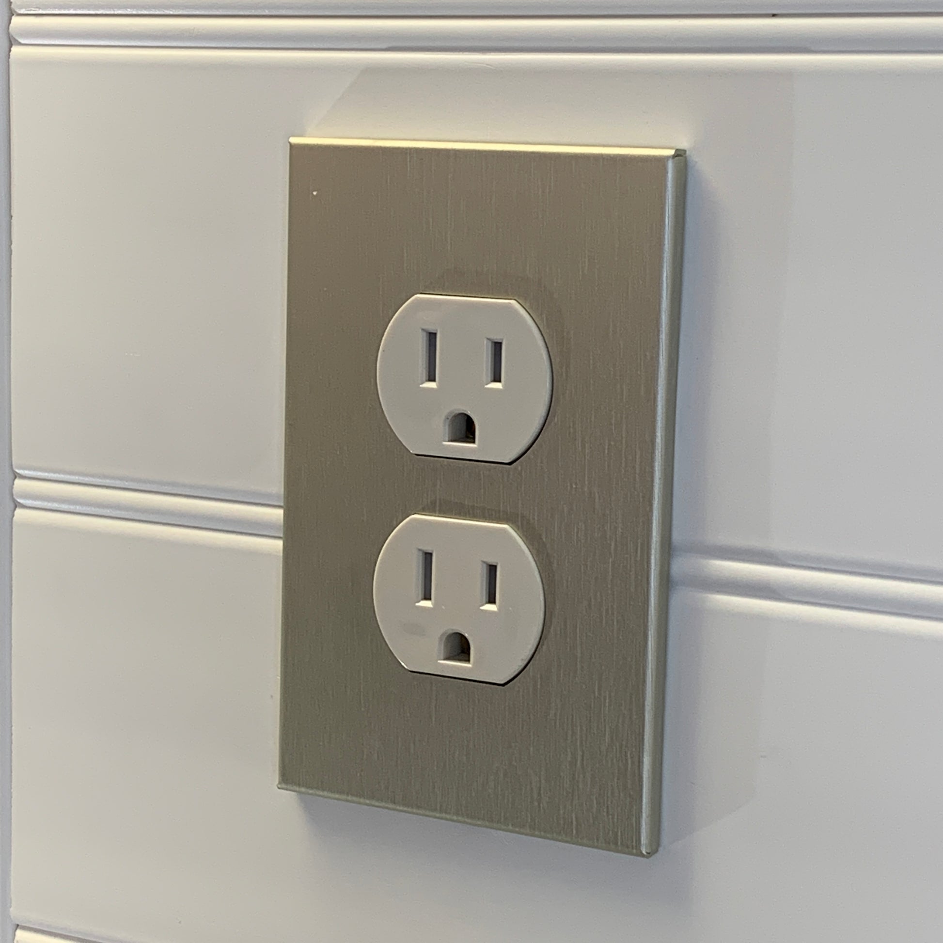 CleanPlate Classic Wall Plate in Midcentury Gold | Electrical Outlet