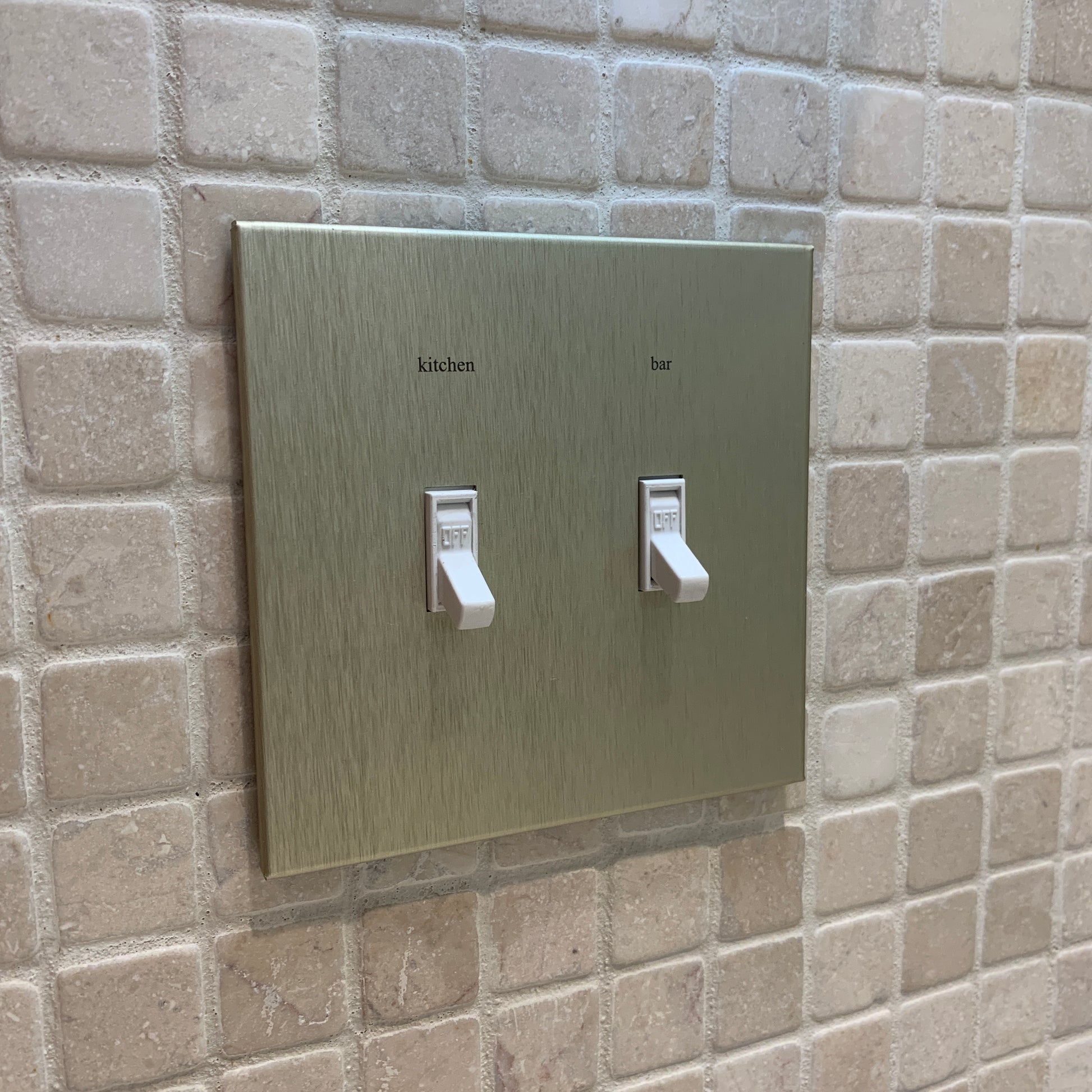 CleanPlate Classic Wall Plate in Midcentury Gold | Light switches