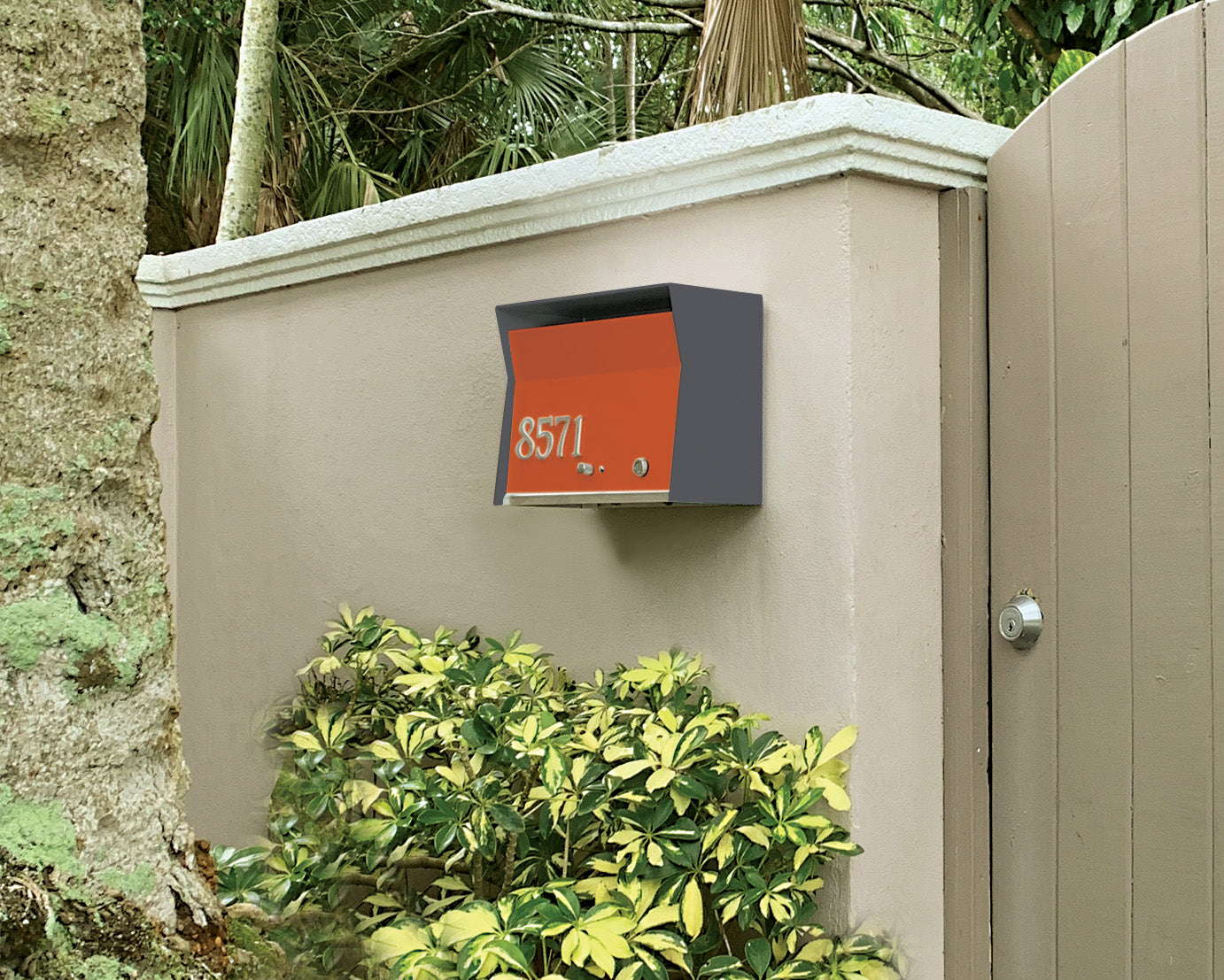 RetroBox Locking Wall Mount Mailbox in DESIGNER Grey